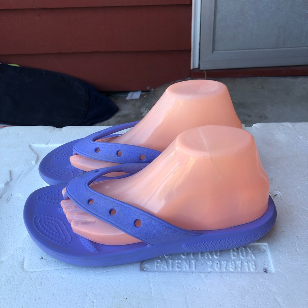 Crocs Classic Women’s Flip Flops Solid Digital Violet Size W9 - Picture 4 of 16